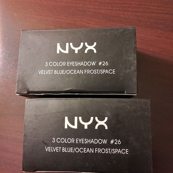 Eyeshadows - Picture 3 of 3